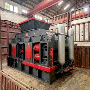 2PG610x400型組合對輥破碎機發貨 發往上海