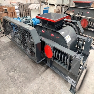 2pg對輥破碎機發貨現場_破碎鵝卵石