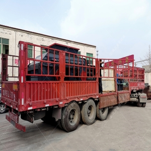 單臺(tái)大型彈簧式對(duì)輥破碎機(jī)發(fā)往陜西