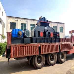 2PG1500x1000型半自動液壓對輥破碎機發貨圖片