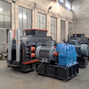 1000x700中型對輥制砂機發(fā)貨 發(fā)往廣東