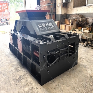 800x600型對輥制砂機設備發(fā)往廣西  