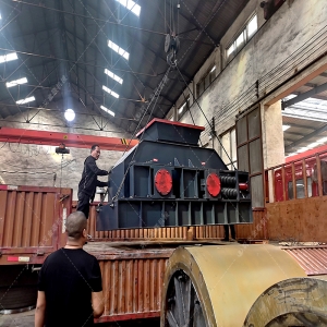 1007中大型液壓對輥破碎機發(fā)貨 破碎鐵礦石