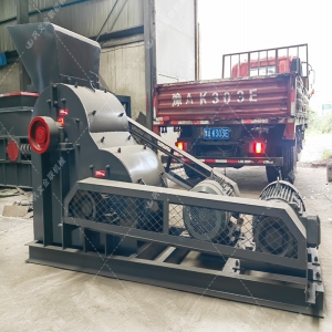 SCF中型無篩底雙級粉碎機發(fā)貨 發(fā)往云南