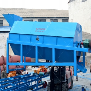 1500x1000大型液壓直聯(lián)對(duì)輥破碎機(jī)發(fā)往廣東