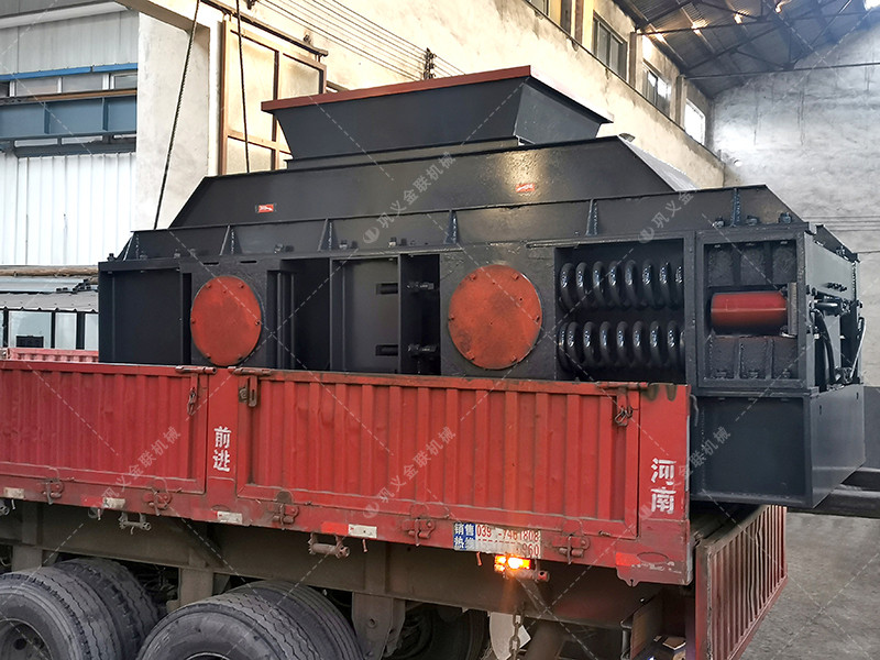 2PG1510鵝卵石制砂機設備 兩臺大型制砂機發往新疆