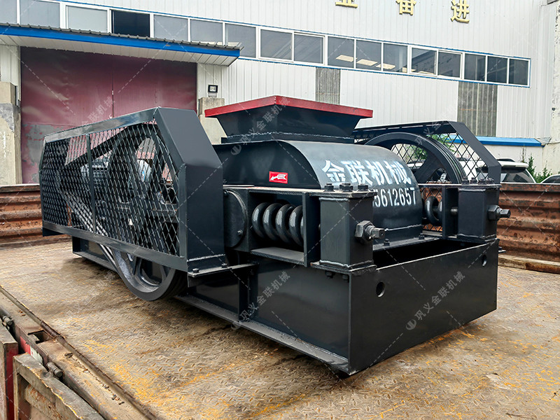 小型破碎機(jī)發(fā)貨 2PG0404對輥破碎機(jī)發(fā)貨圖片