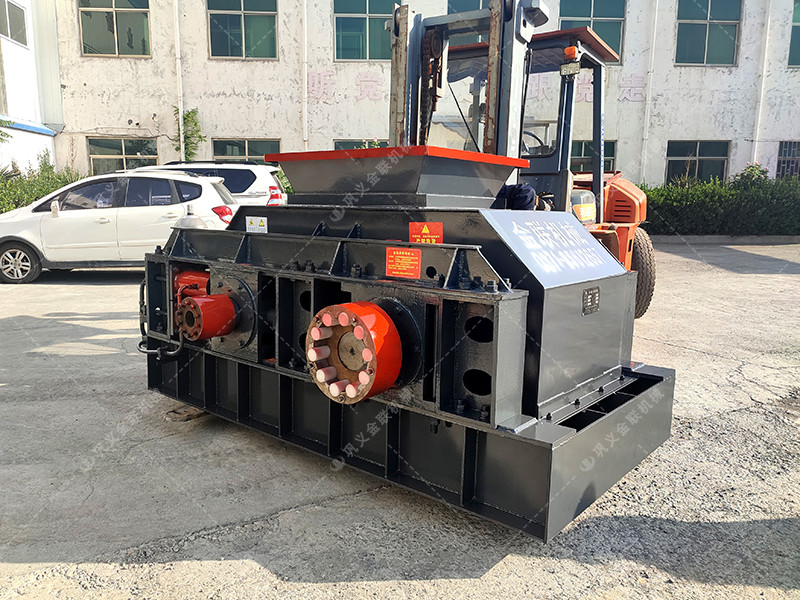 1000x700液壓直聯(lián)對(duì)輥制砂機(jī)發(fā)貨圖片