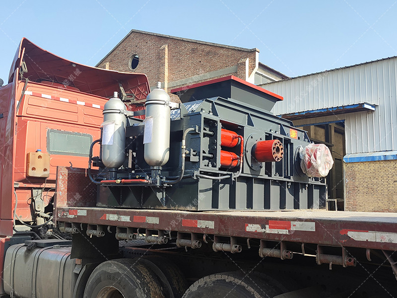 1000x700液壓直聯(lián)對(duì)輥制砂機(jī)發(fā)貨圖片