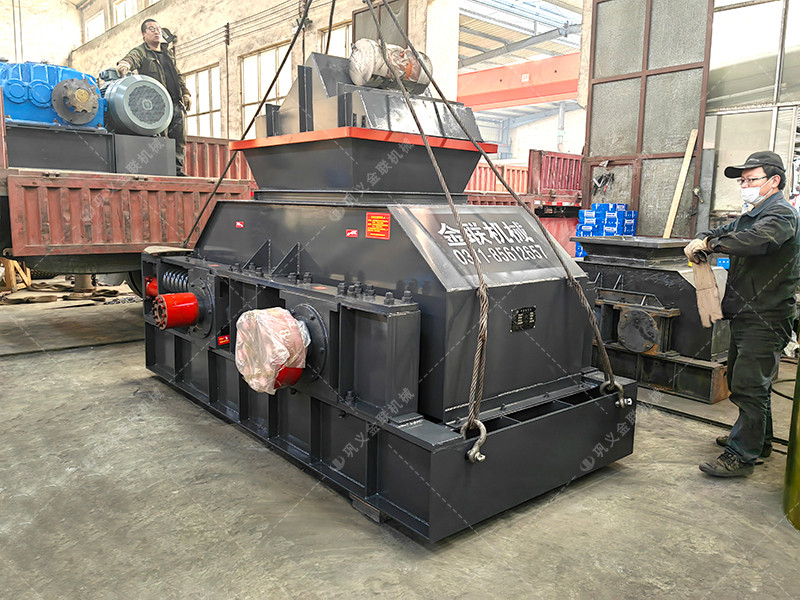 2PG1208半自動(dòng)液壓對輥破碎制砂機(jī)發(fā)貨圖片