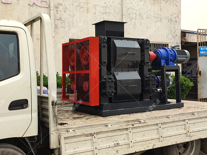 客戶定做4PGT400x400四輥破碎機發(fā)往山東