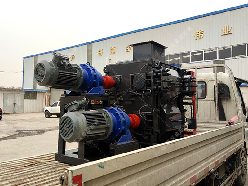 客戶定做4PGT400x400四輥破碎機發(fā)往山東