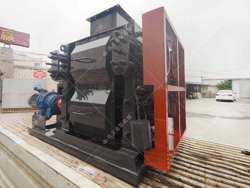 客戶定做4PGT400x400四輥破碎機發(fā)往山東