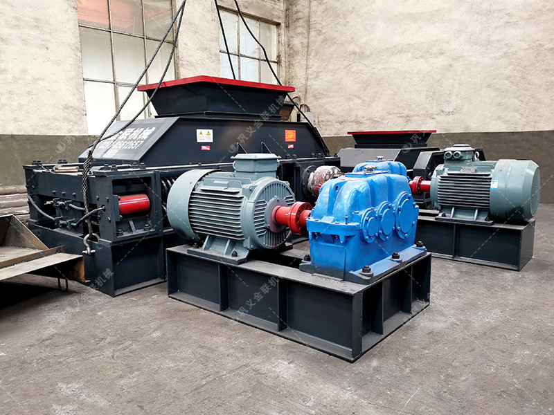 大型對(duì)輥破碎機(jī)發(fā)往廣東破碎石英砂