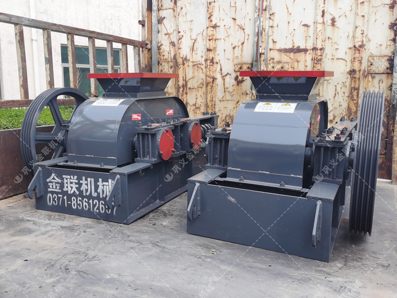 2臺小型雙齒輥破碎機發(fā)貨圖片