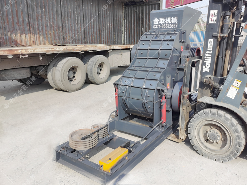 SCF66爐渣粉碎機(jī)發(fā)往陜西