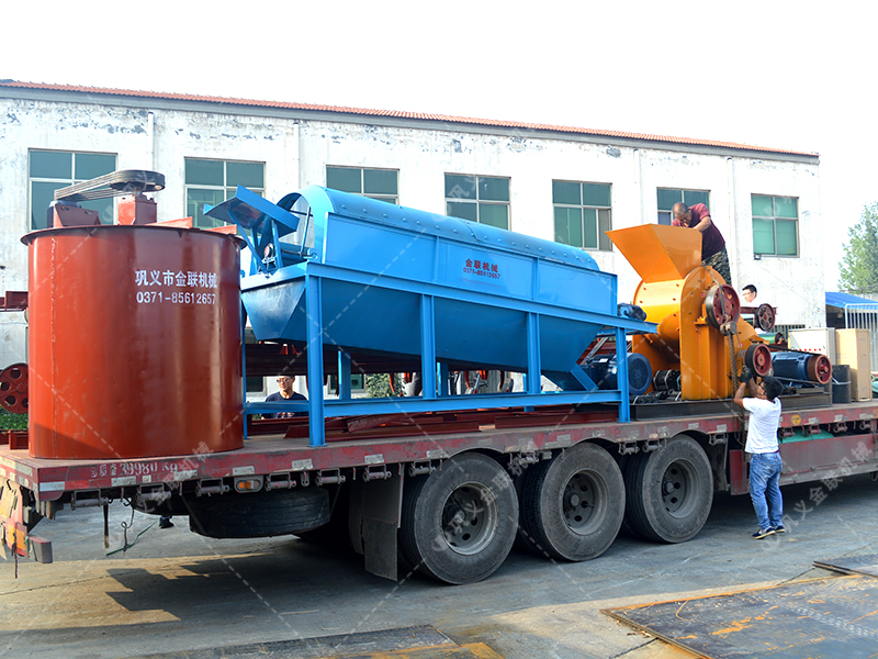 雙級粉碎機(jī)生產(chǎn)線設(shè)備發(fā)往云南瀾滄