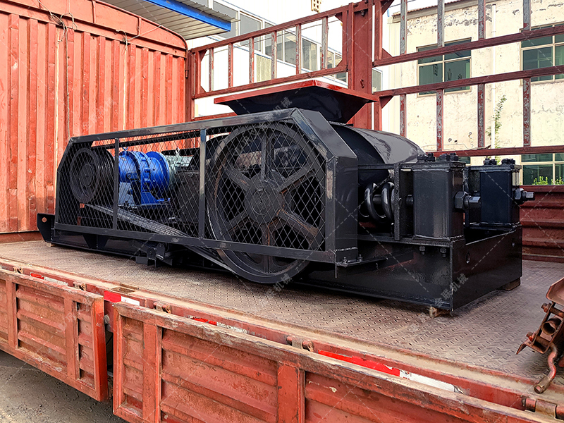 2PG46對輥破碎機發(fā)往河北石家莊破碎石灰石 2PG46對輥破碎機發(fā)往河北石家莊破碎石灰石