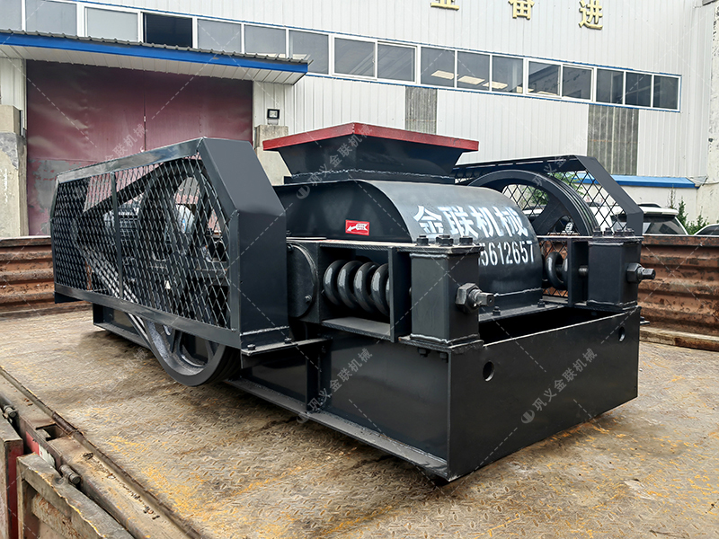 小型對輥破碎機(jī)發(fā)往山東破碎焦炭 小型對輥破碎機(jī)發(fā)往山東破碎焦炭