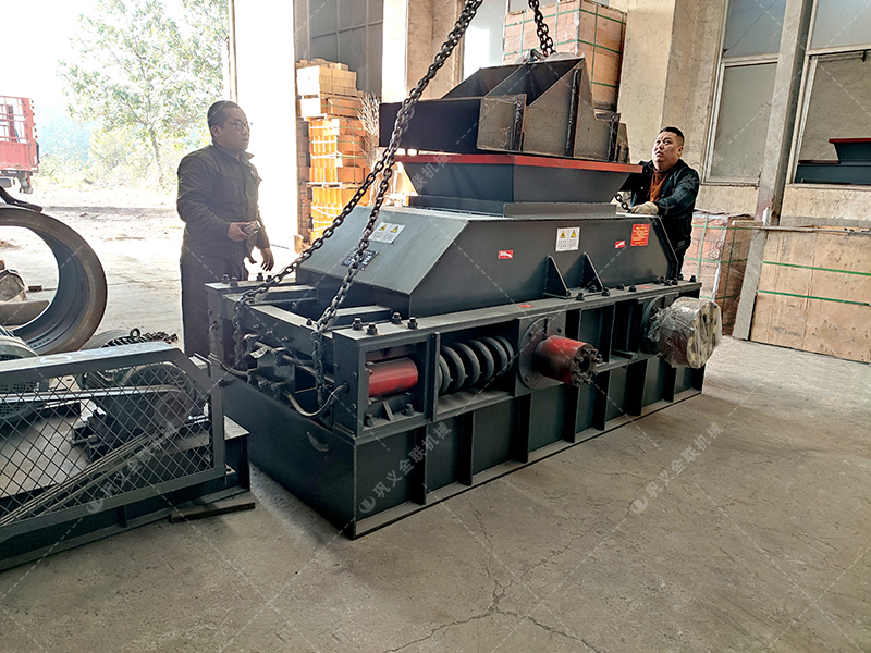 86對輥破碎機發往廣西破碎鵝卵石