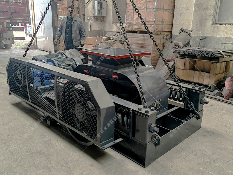 小型對輥破碎機發往湖南破焦沫