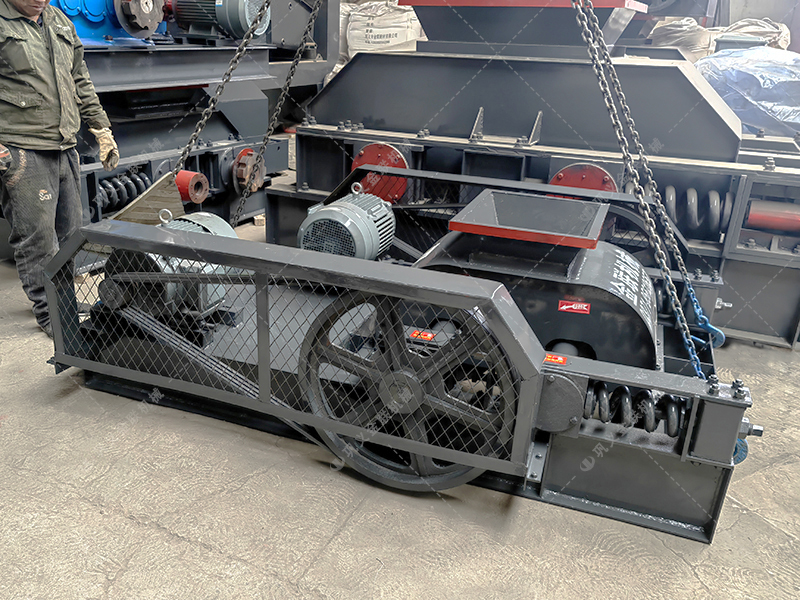 小型對輥破碎機發往湖南破焦沫