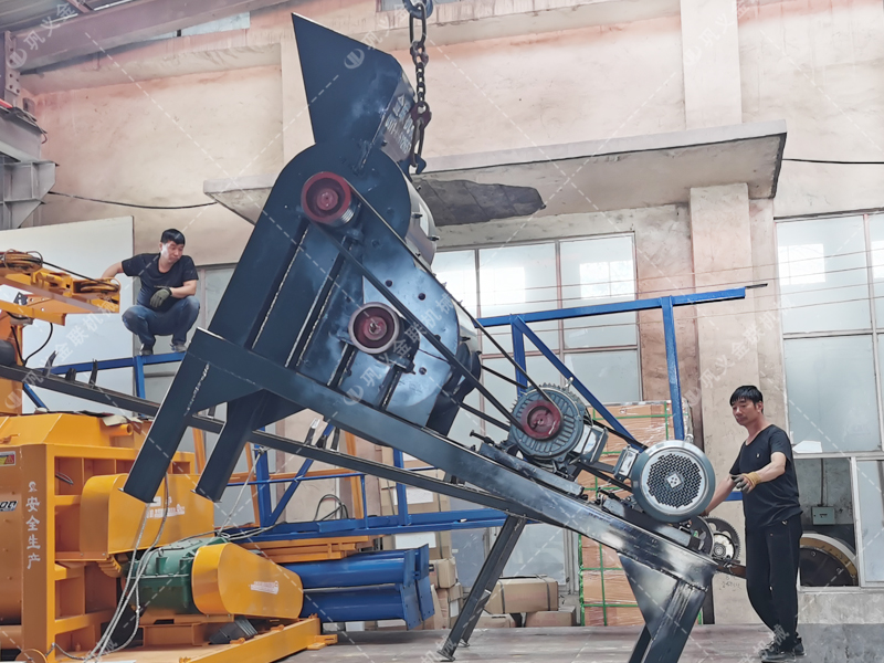 小型雙級破碎機(jī)發(fā)往甘肅破碎煤 小型雙級破碎機(jī)發(fā)往甘肅破碎煤