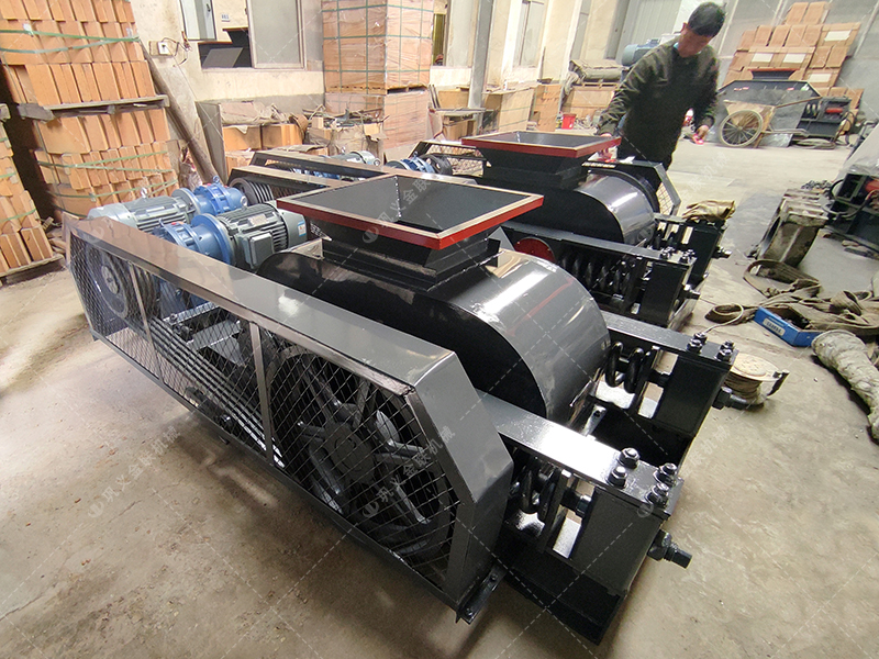 小型對輥破碎機發往廣西破碎沙子 小型對輥破碎機發往廣西破碎沙子