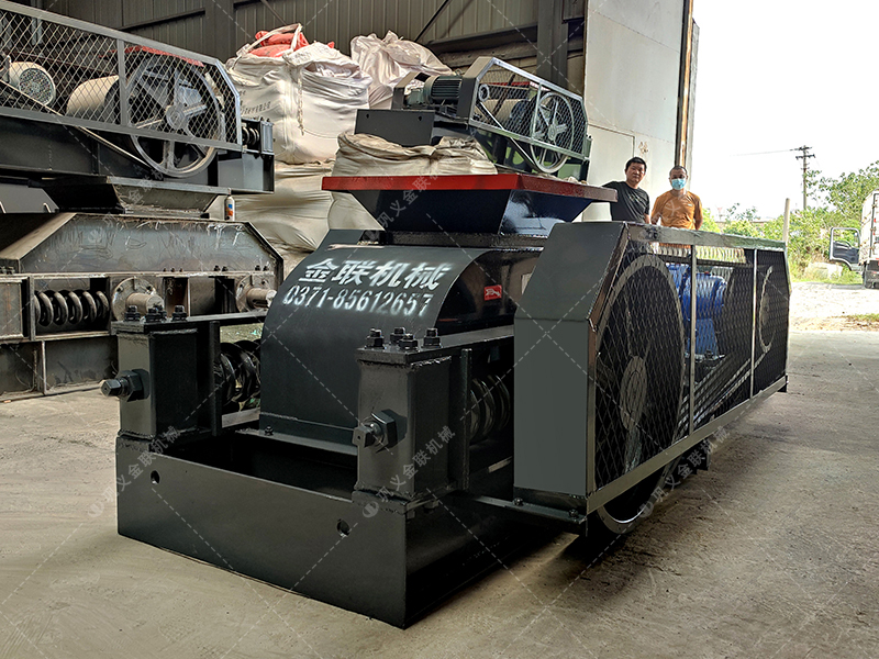 小型對輥破碎機(jī)發(fā)往福建破碎石英砂 小型對輥破碎機(jī)發(fā)往福建破碎石英砂