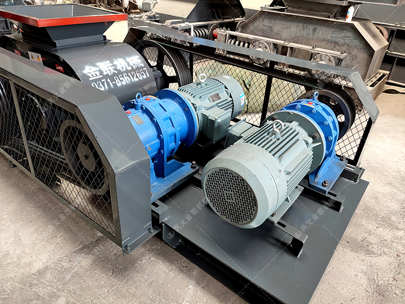 小型對輥破碎機(jī)發(fā)往福建破碎石英砂 小型對輥破碎機(jī)發(fā)往福建破碎石英砂