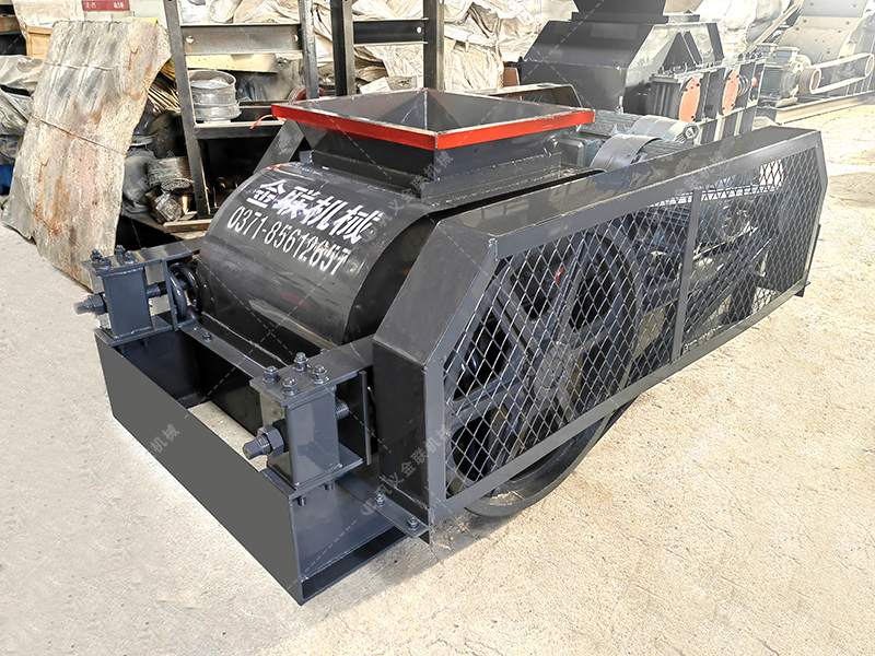 小型對輥破碎機發往江蘇破碎硅鐵 小型對輥破碎機發往江蘇破碎硅鐵