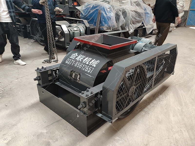 小型雙齒輥破碎機發往烏魯木齊破碎玻璃 小型雙齒輥破碎機發往烏魯木齊破碎玻璃