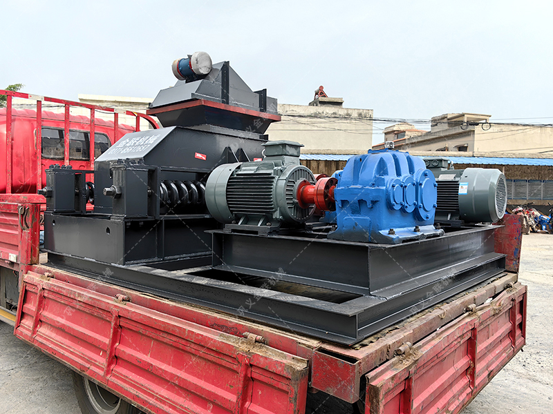 中型對輥破碎機(jī)發(fā)往廣東破碎石英砂 中型對輥破碎機(jī)發(fā)往廣東破碎石英砂