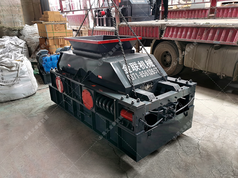 86中型對輥破碎機發(fā)往四川破碎瓜子石