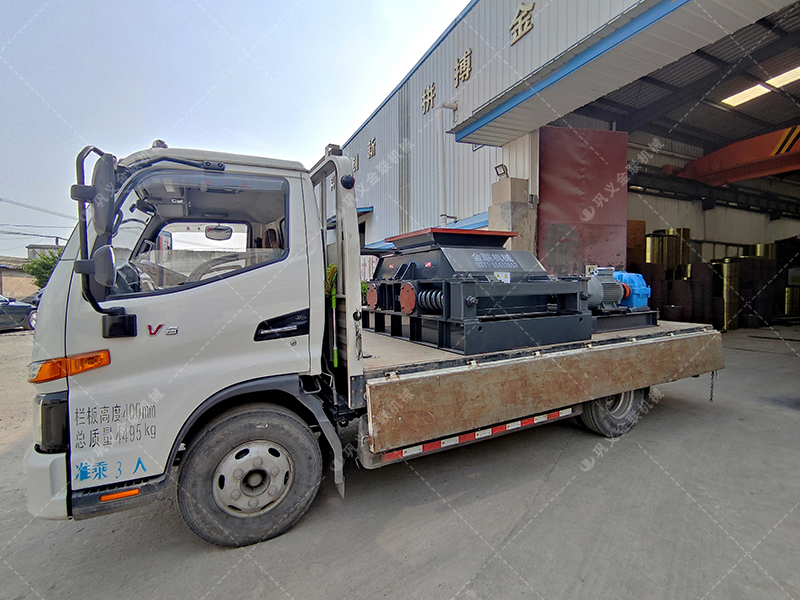 雙齒輥破碎機發往青海格爾木破碎鎳礦 雙齒輥破碎機發往青海格爾木破碎鎳礦