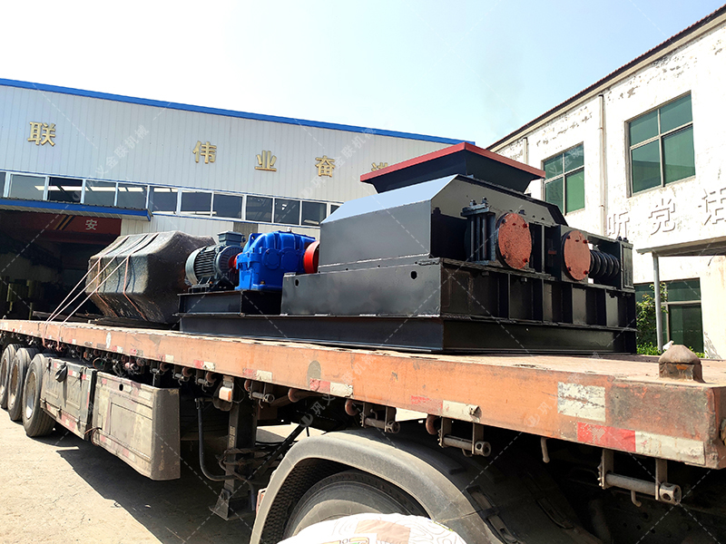 雙齒輥破碎機發往安徽破碎玻璃