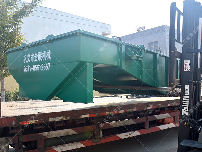 對輥機直線篩發往廣東肇慶處理干粉沙漿 對輥機直線篩發往廣東肇慶處理干粉沙漿