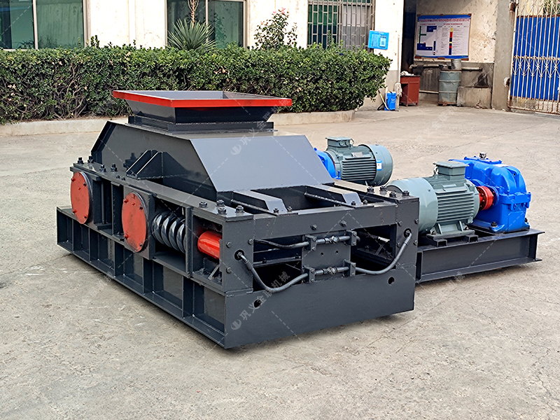 小型對(duì)輥破碎機(jī)發(fā)往福建破碎瓜子石