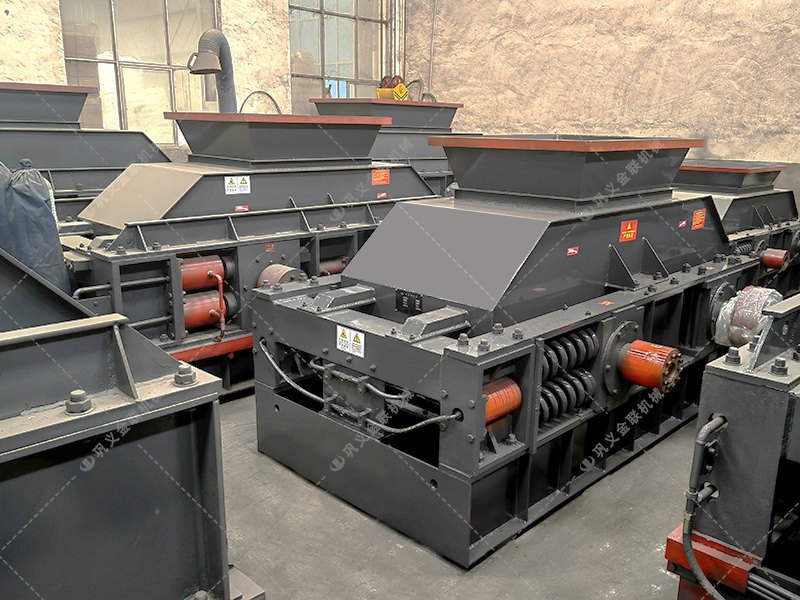 對輥破碎機發往湖北破碎鵝卵石 對輥破碎機發往湖北破碎鵝卵石