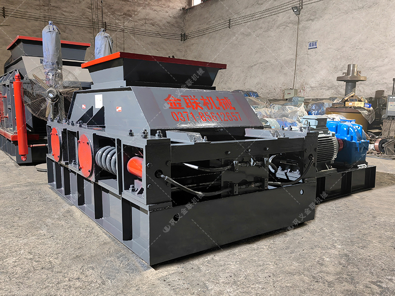 大型雙齒輥破碎機發往內蒙古烏海粉碎煤 大型雙齒輥破碎機發往內蒙古烏海粉碎煤