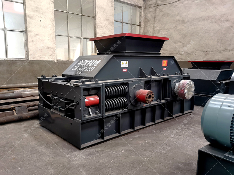 2PGY1200x800半自動液壓對輥制砂機發往湖北