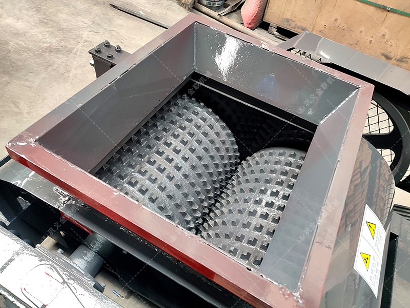 焦炭破碎用什么設(shè)備？雙齒輥破碎機(jī)多少錢一臺(tái)？