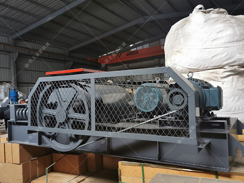 雙齒輥破碎機(jī)在破碎濕物料時(shí)需要注意什么？