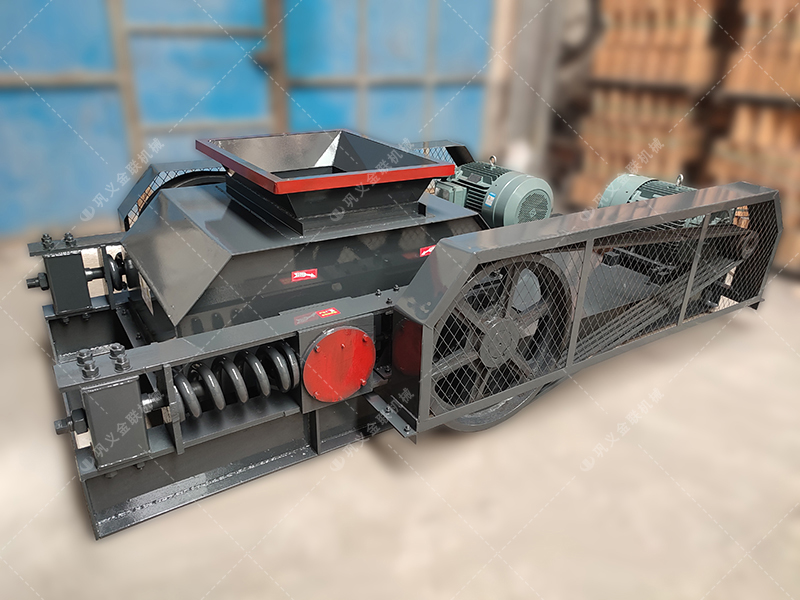 雙齒輥破碎機(jī)在破碎濕物料時(shí)需要注意什么？