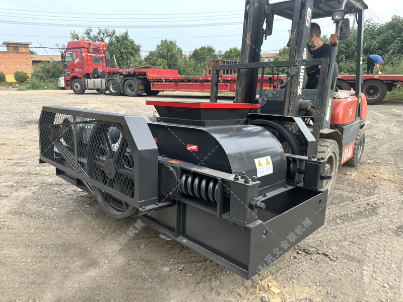 雙齒輥破碎機如何做到“一種廢渣，多種規格”？